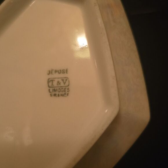 Elegant Floral Cream and Gold Cookware Set - Picture 5 of 8